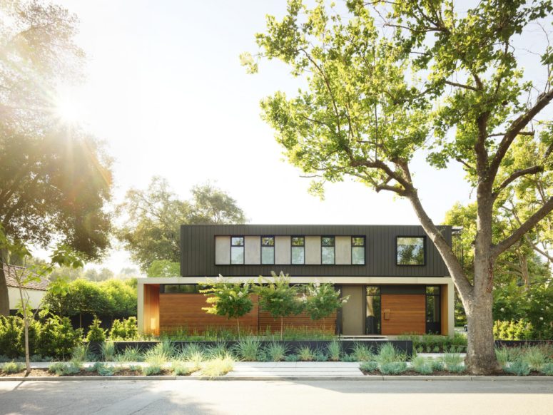 hovering-house-studio-varas-family-home-appears-to-rise-from-its-palo-alto-plot